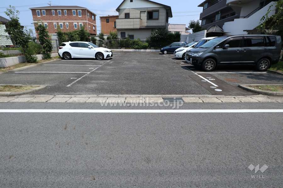 駐車場出入り口