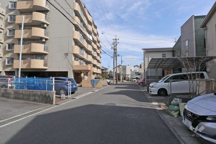 敷地南側の前面道路