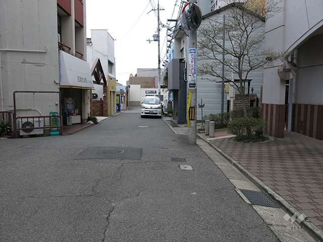 敷地北側の前面道路