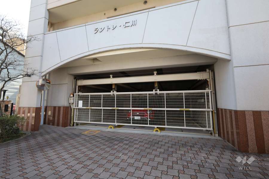 敷地内駐車場（屋内機械式）