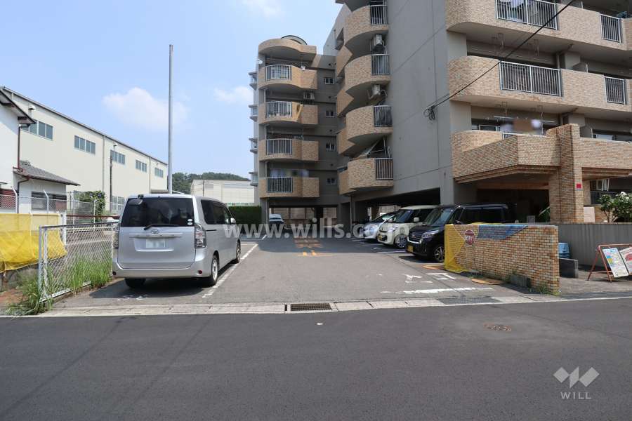 駐車場出入り口
