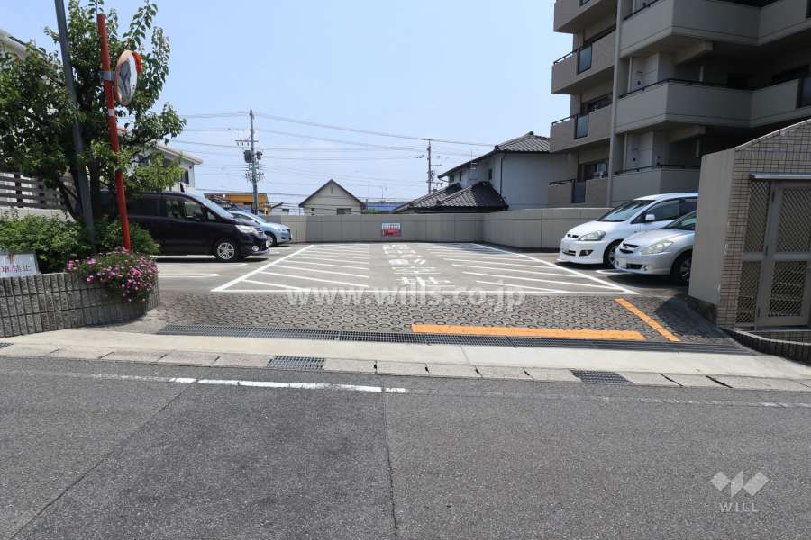 駐車場出入り口