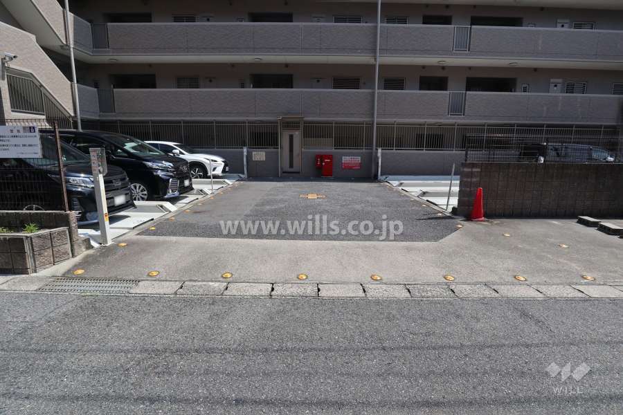 駐車場出入り口