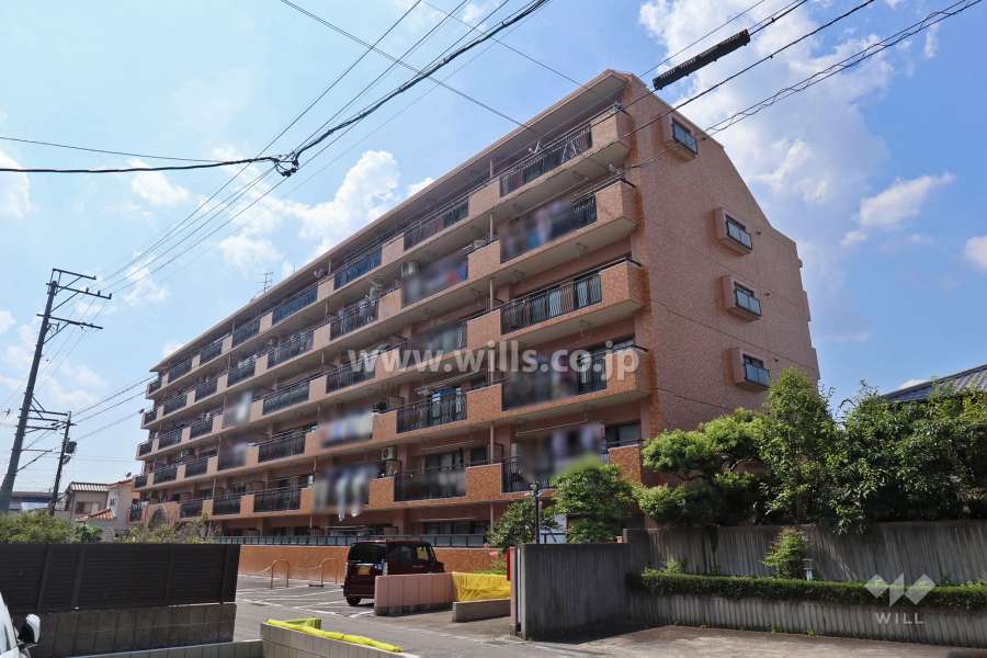 ライオンズマンション三郷の外観（南東側から）