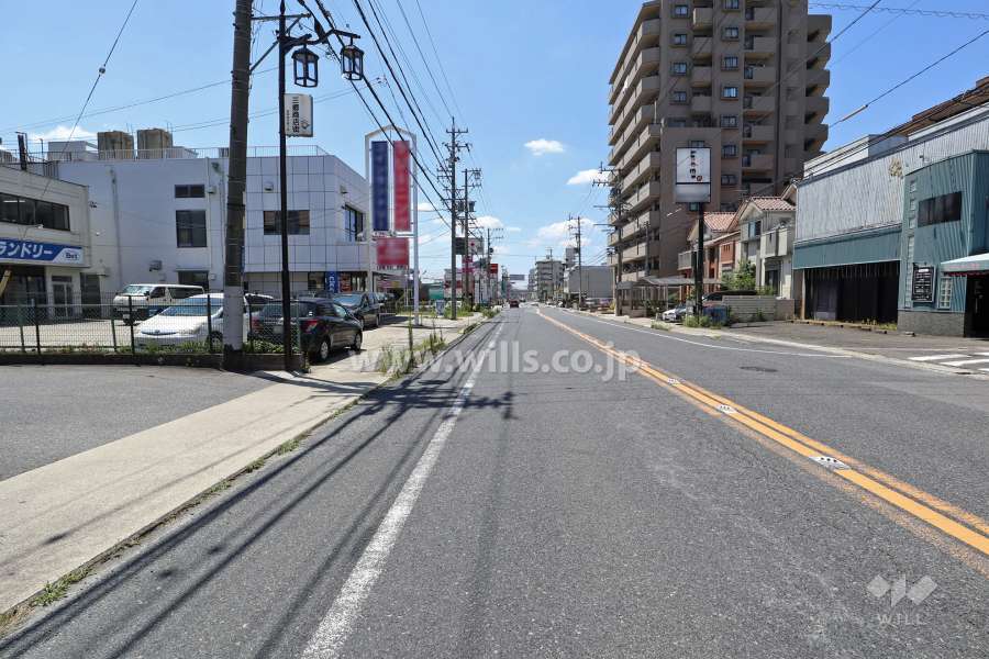 敷地北側の前面道路（東側から）