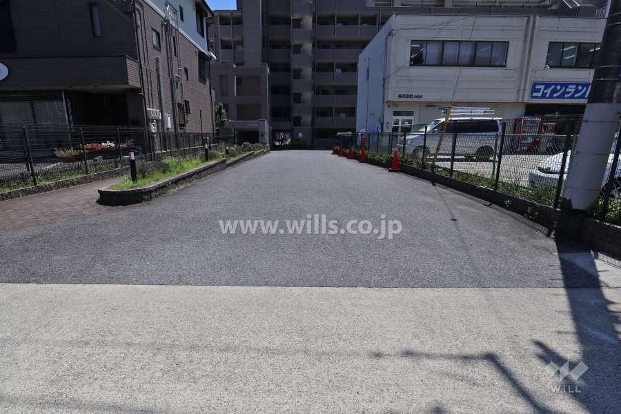 駐車場出入り口