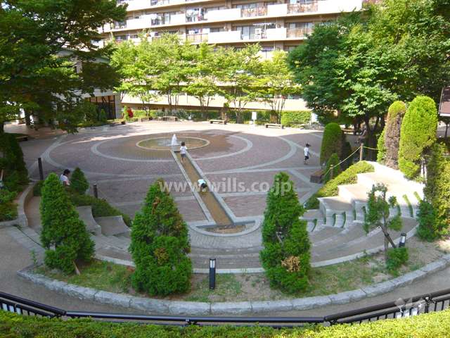 敷地中央にある緑豊かな中庭。