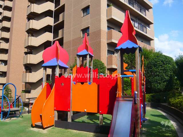 公園には遊具も充実してます。