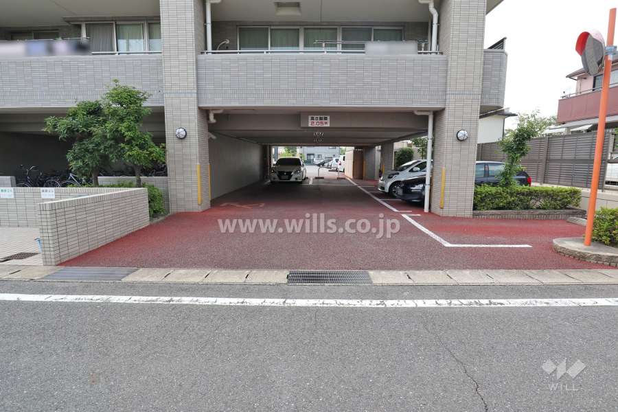 駐車場出入り口