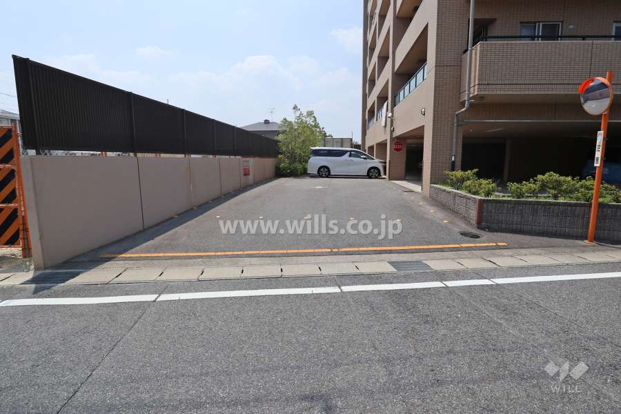 駐車場出入り口