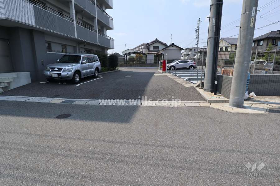 駐車場出入り口
