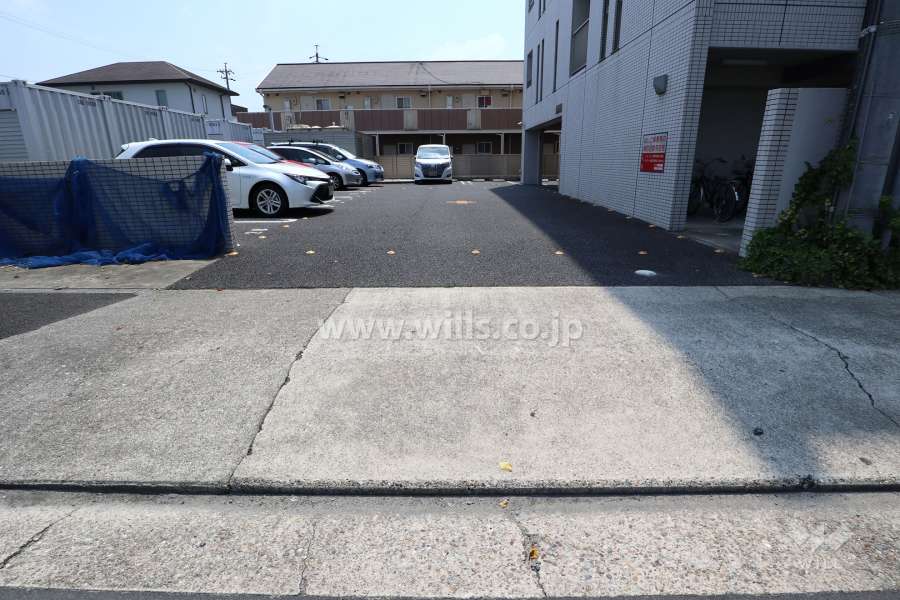 駐車場出入り口