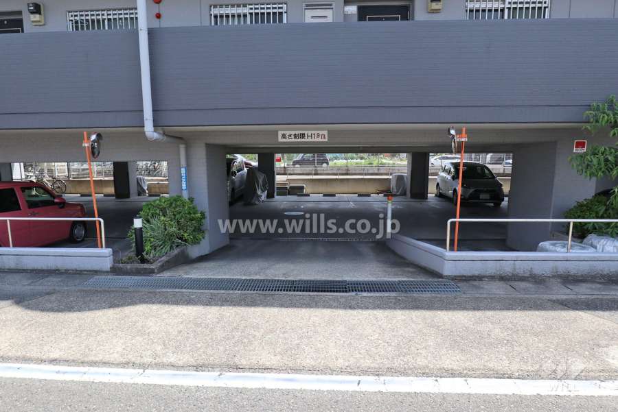駐車場出入り口