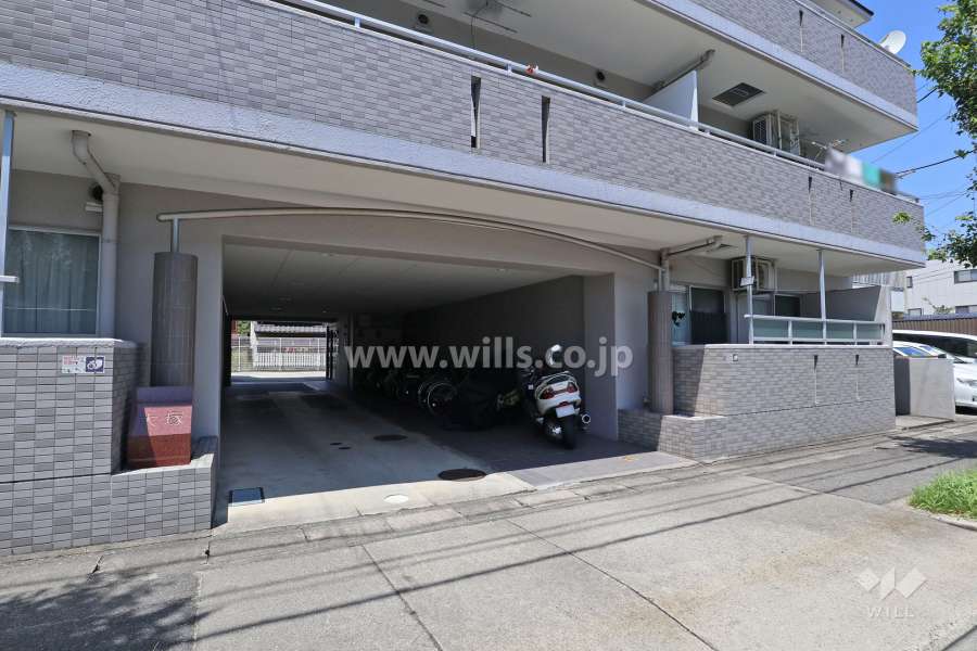 駐車場出入り口