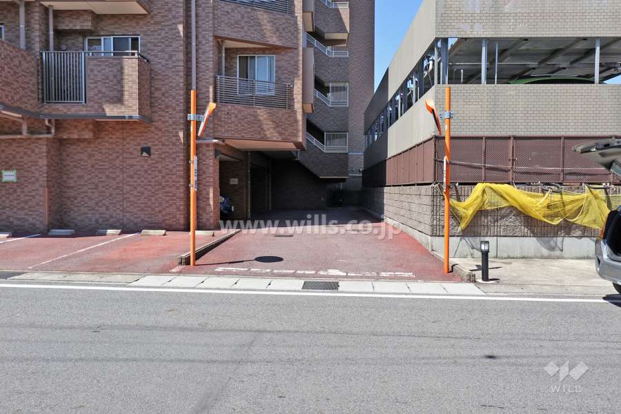 駐車場出入り口（屋内平面式）