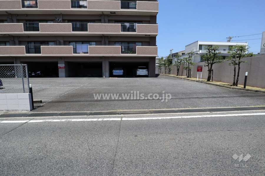 駐車場出入り口