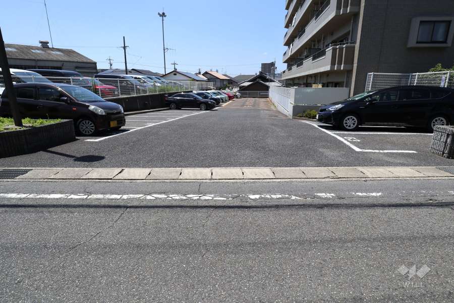 駐車場出入り口