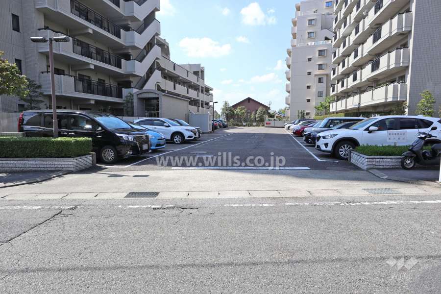 駐車場出入り口