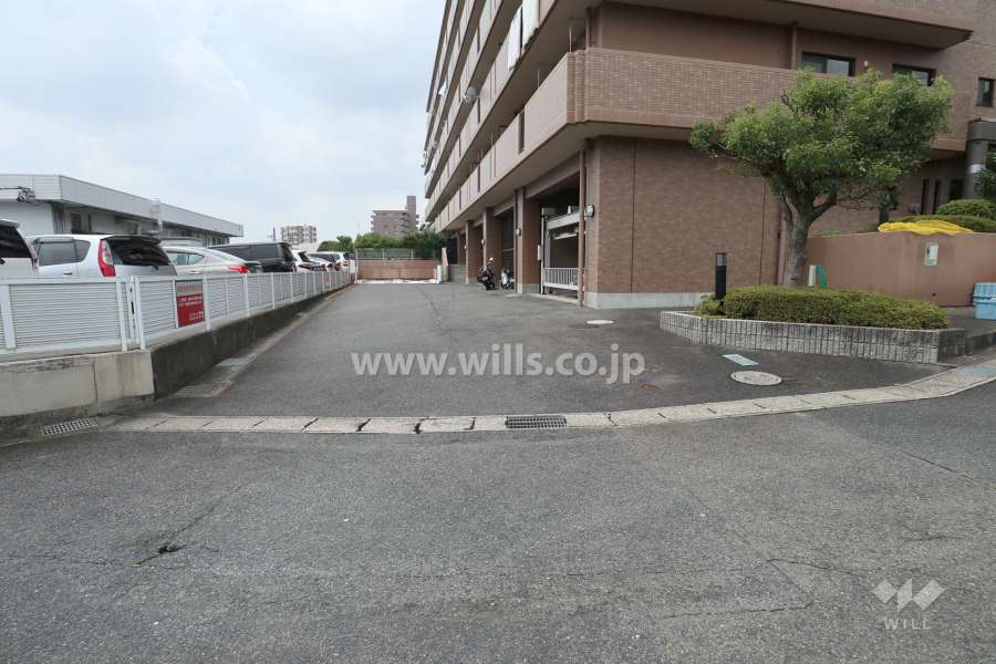駐車場出入り口