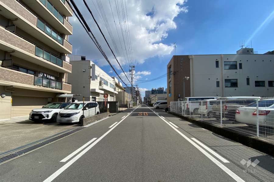 敷地南側の前面道路