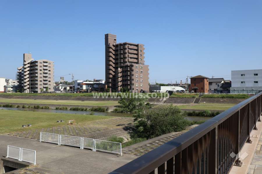 レインボー尾張旭東山の遠景。目の前には矢田川が広がっています。