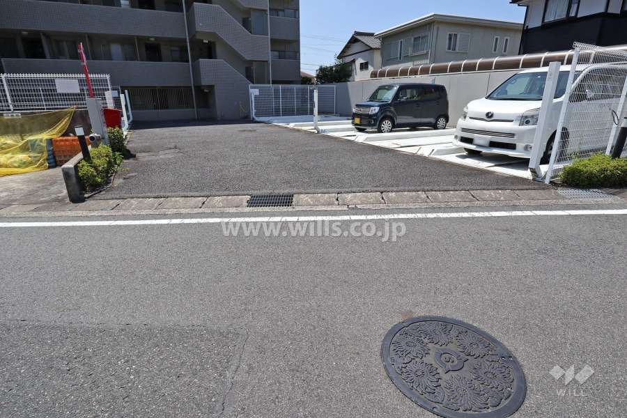 駐車場出入り口