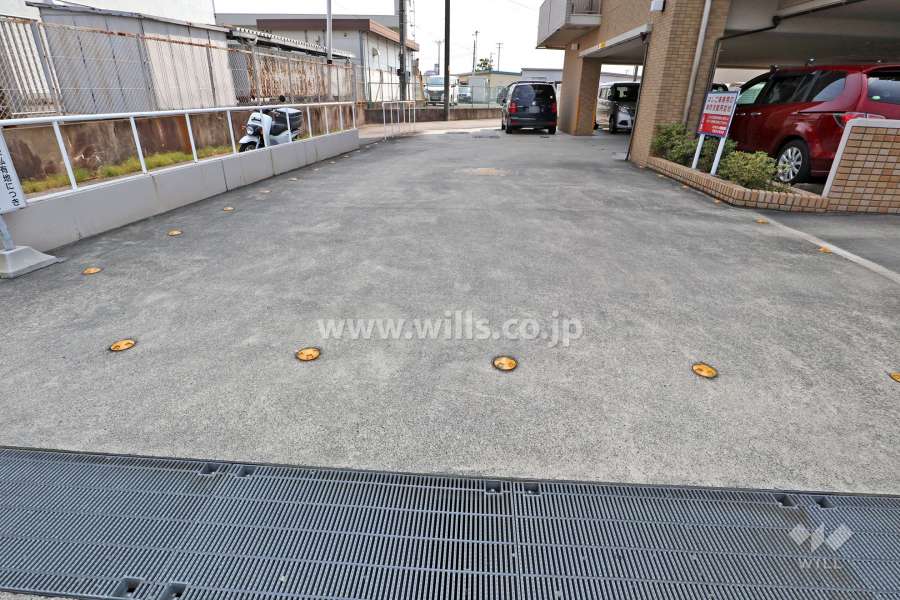 駐車場出入り口