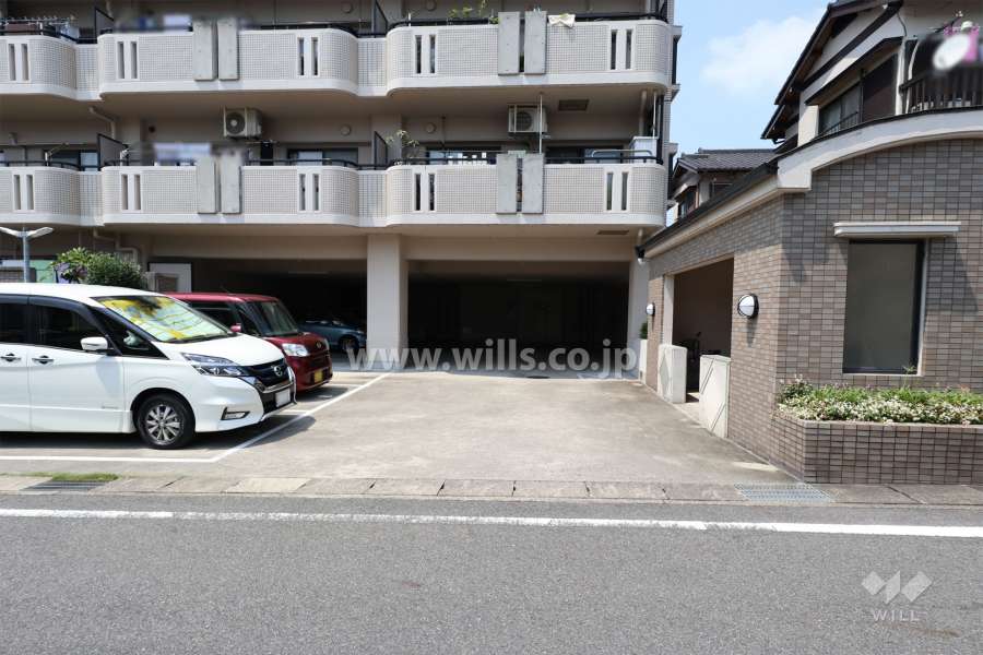 駐車場出入り口