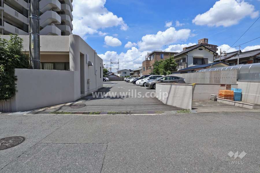 駐車場出入り口