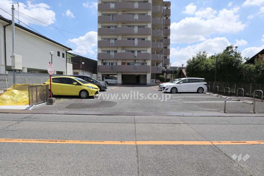 駐車場出入り口