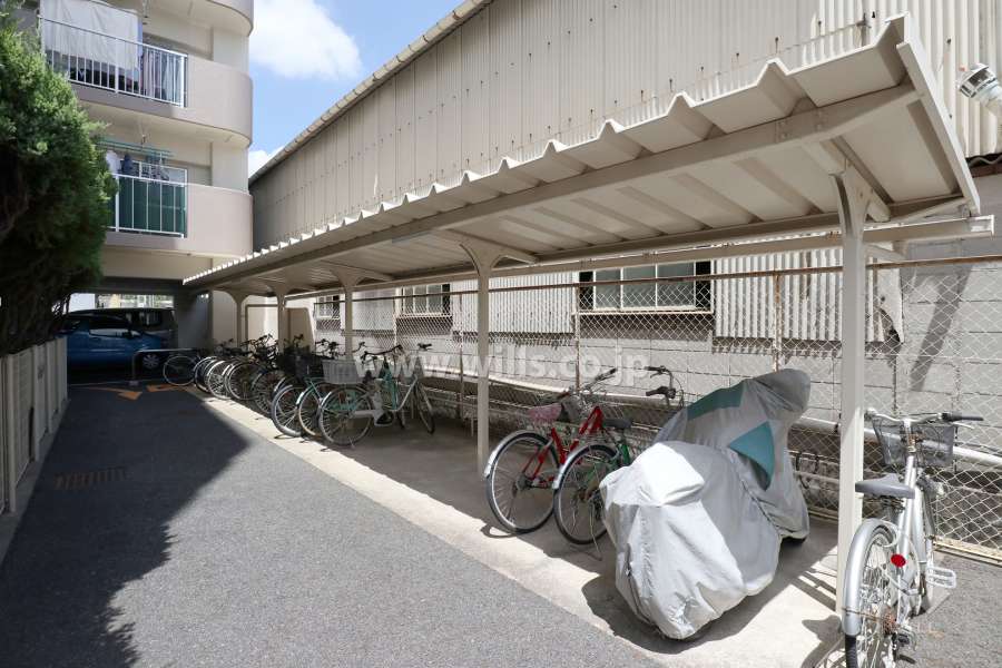 駐輪場とバイク置場