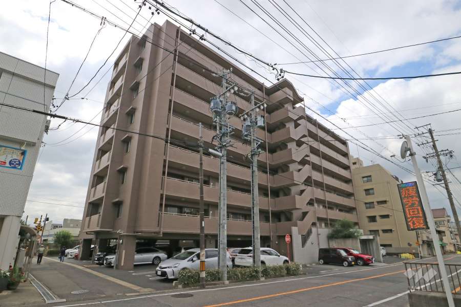 バンベール三郷の外観（北東側から）