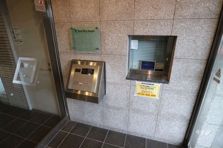 エントランスはオートロック付きです。