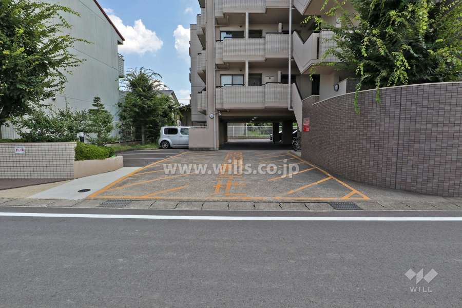 駐車場出入り口
