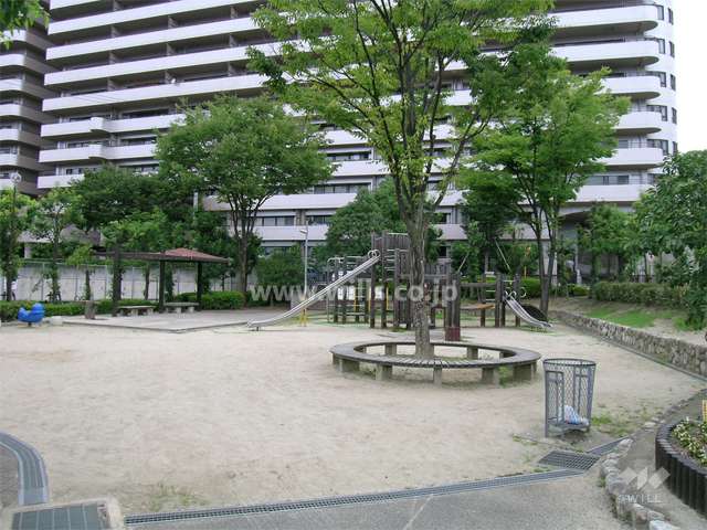 敷地南側にある公園