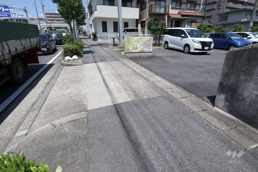 駐車場出入り口