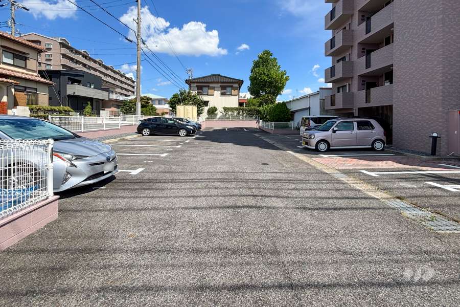 敷地内駐車場（屋外平面式）