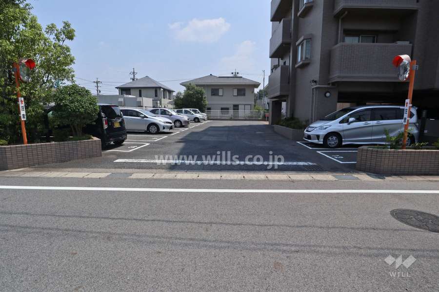 駐車場出入り口