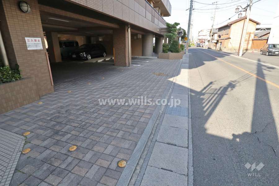 駐車場出入り口