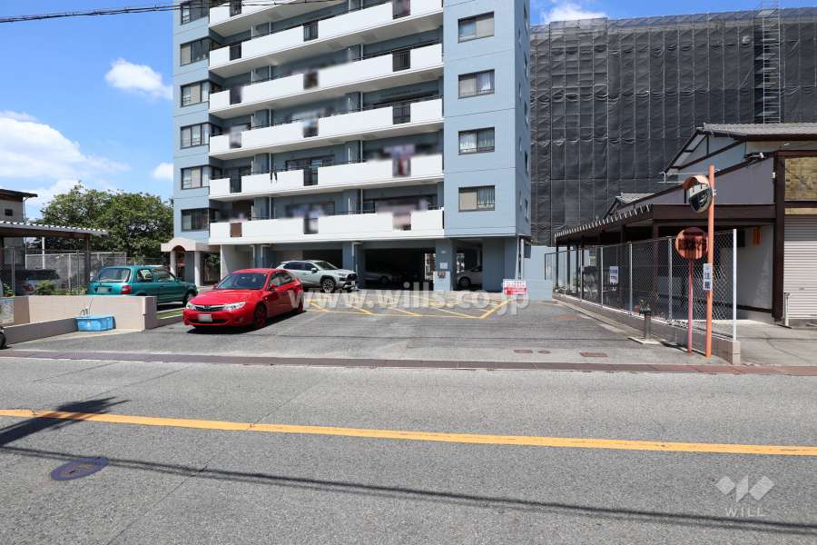 駐車場出入り口