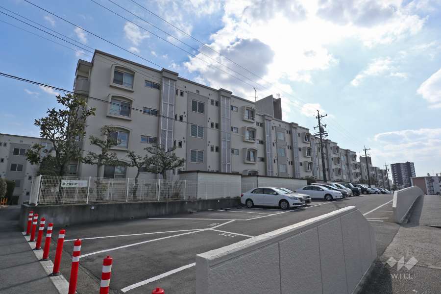 本地ヶ原住宅12号棟の外観(北東側から）