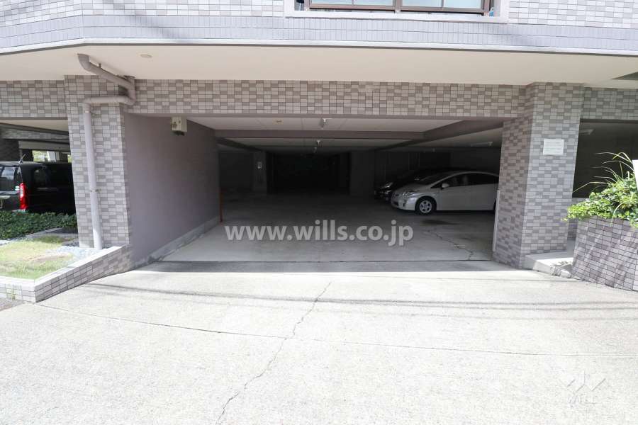 駐車場出入り口