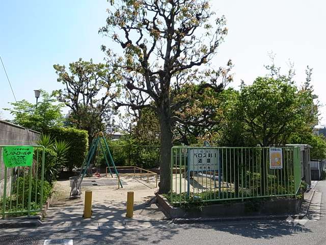 敷地入口横には『パロス第一遊園』があります。