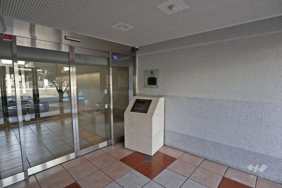 エントランスはオートロック付きです。