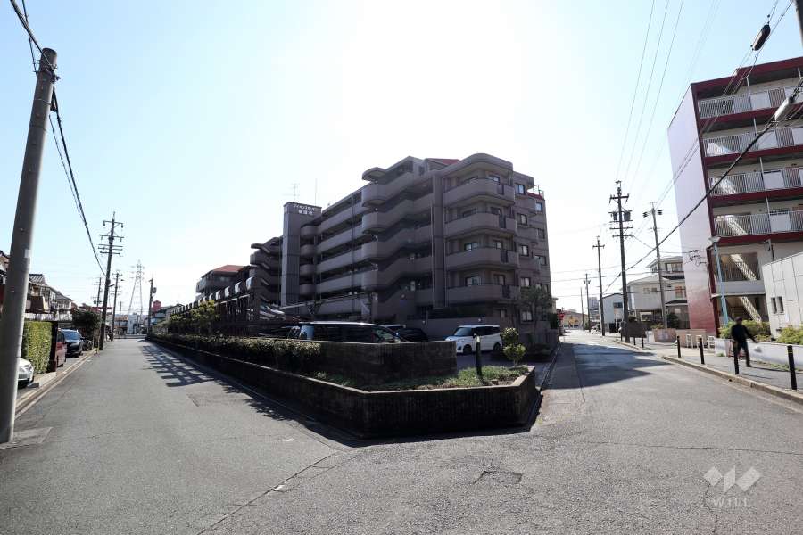 ライオンズガーデン惟信町の外観（北西側から）