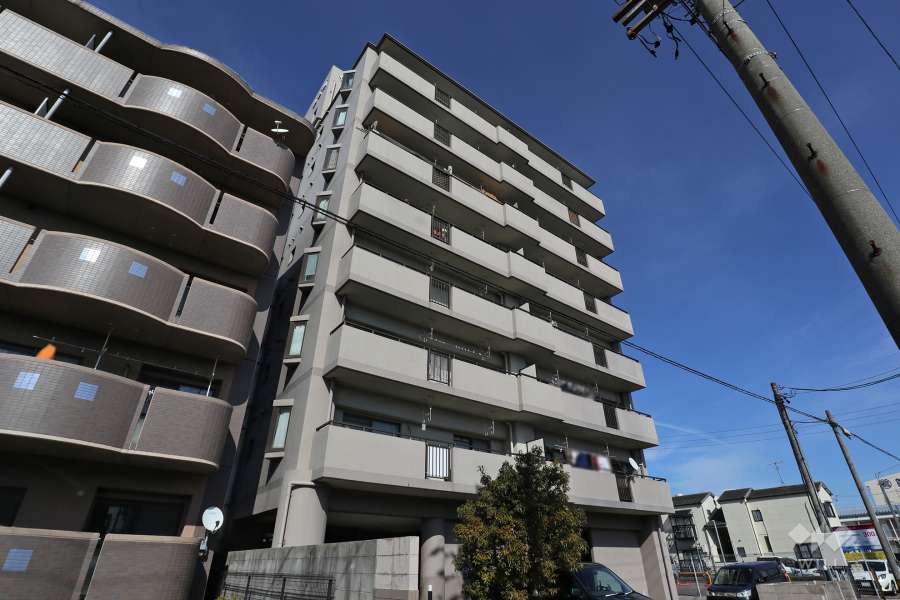 宝マンション遠若町の外観（南西側から）