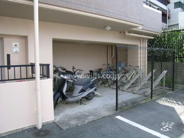 バイク置場、駐輪場