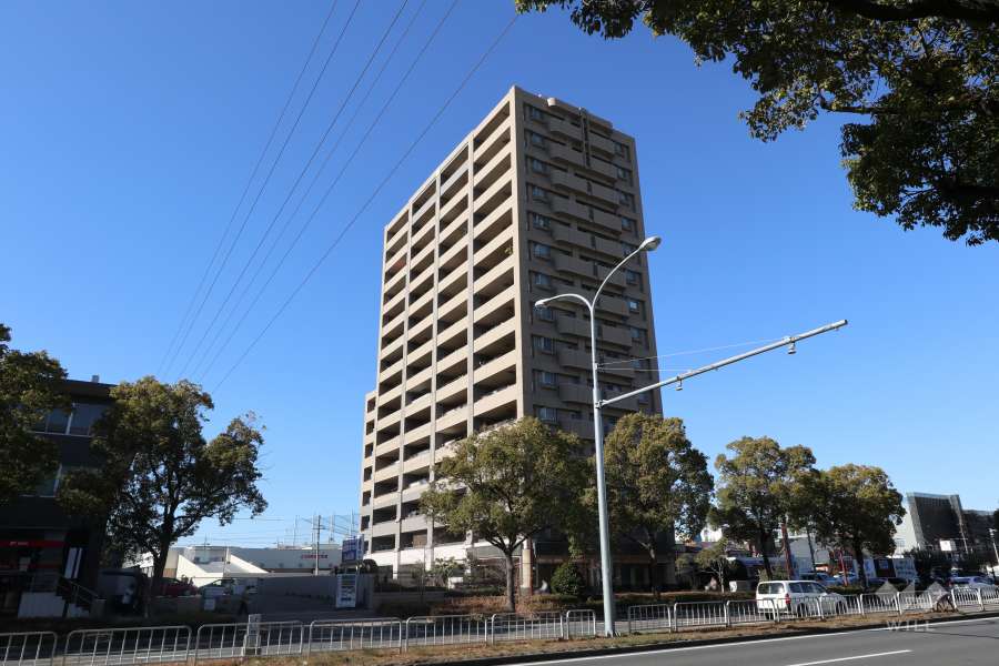 ライオンズマンション港栄の外観（南東側から）