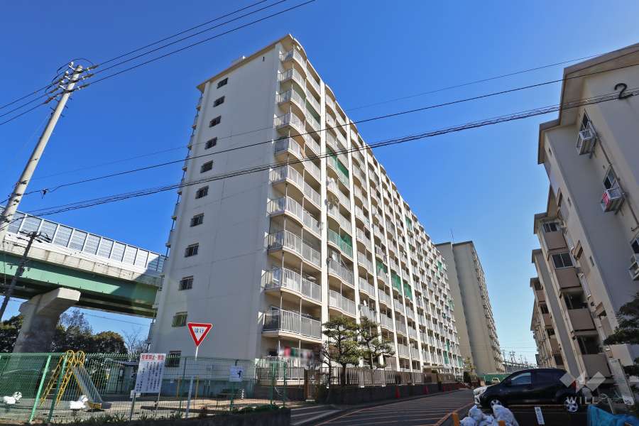 港楽ハイツ1号棟の外観（西側から）