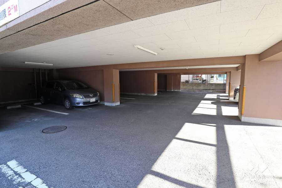 敷地内駐車場（屋内平面式）